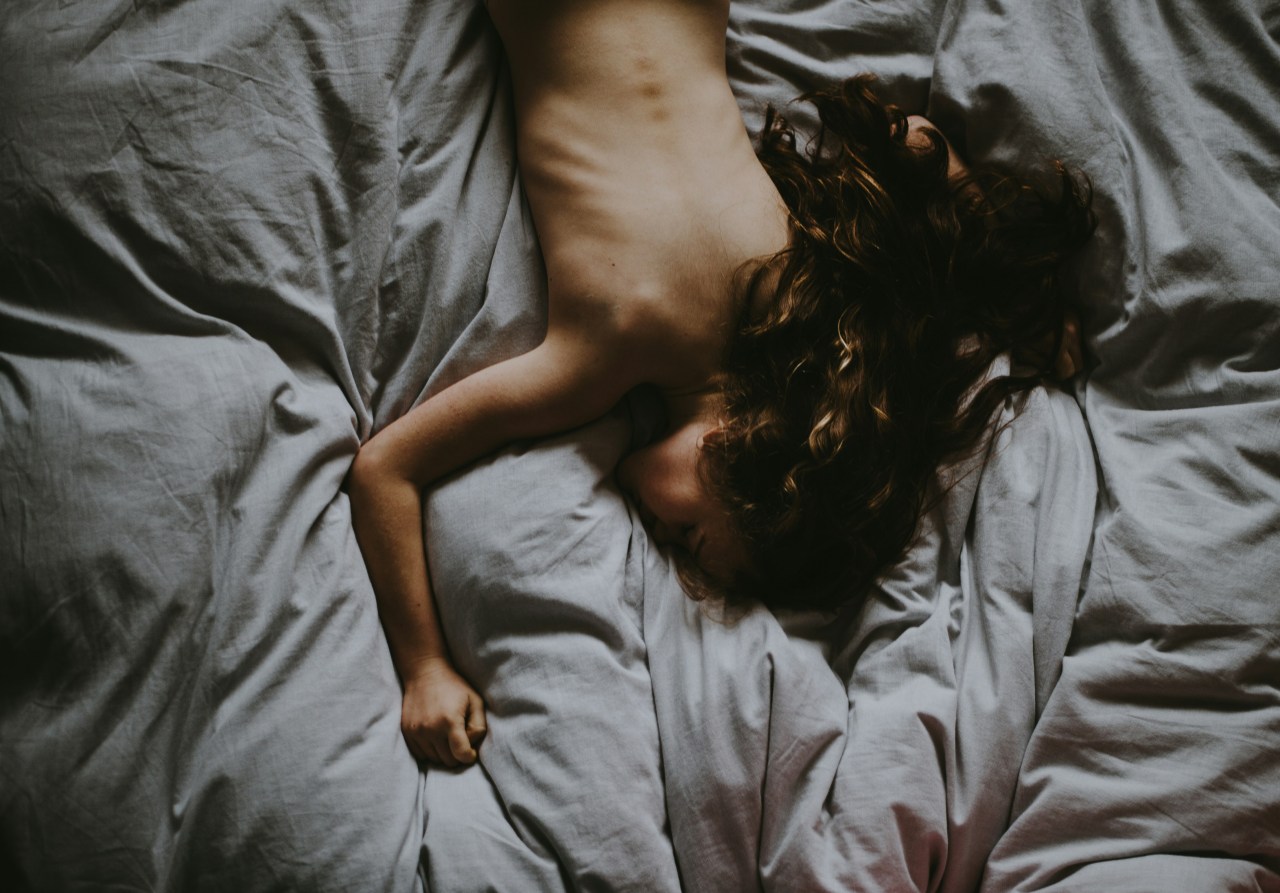 8 Awesome Benefits Of Sleeping Naked
